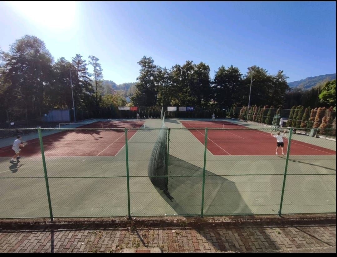 Teniski teren